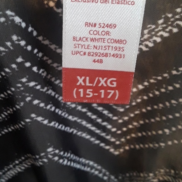 Patterned Button Up Top - Picture 3 of 5